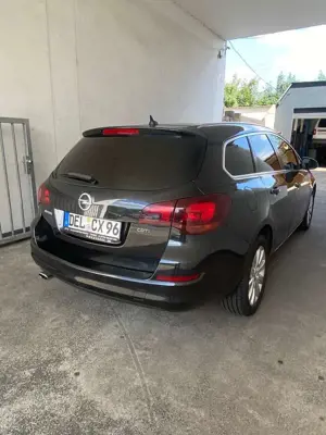 Opel Astra 2.0 CDTI DPF Sports Tourer Sport Bild 4