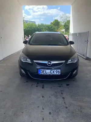Opel Astra 2.0 CDTI DPF Sports Tourer Sport Bild 2