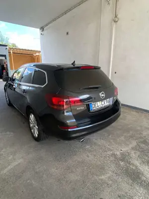 Opel Astra 2.0 CDTI DPF Sports Tourer Sport Bild 3