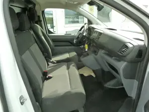 Opel Vivaro 1.5 D 3 Sitze Klima PDC beschädigt Bild 4