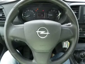 Opel Vivaro 1.5 D 3 Sitze Klima PDC beschädigt Bild 5