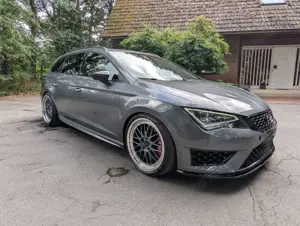 SEAT Leon ST 2.0 TSI StartStop DSG Cupra 290 Bild 2