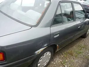 Mazda 323 F 1.6i GLX Bild 4