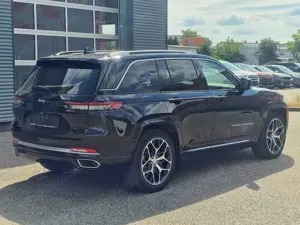 Jeep Grand Cherokee Summit Reserve Plug-In-Hybrid 4xe Bild 4