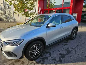 Mercedes-Benz GLA 200 Progressive Distronic ACC/Tot-wink/360-Kamera