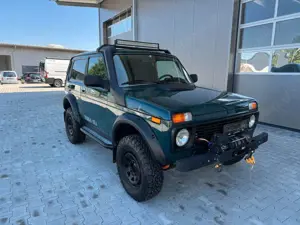 Lada Niva Only mit Seilwinde