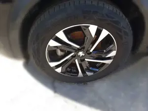 Peugeot 2008 e- Elektromotor 136 (e-) e- Allure Pack LM Bild 5