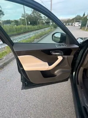 Jaguar F-Pace 30d AWD Prestige Automatik Bild 5