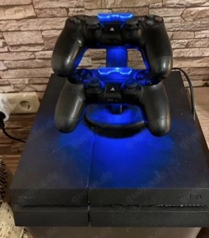 PlayStation 4 mit 2x Kontrollern