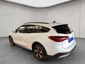 Ford Focus Turnier 1.0 EcoBoost Hybrid Aut. ACTIVE Bild 3