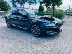 Skoda Superb Combi 2.0 TDI Style DSG AHK,Navi,ACC,PDC