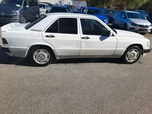 Mercedes-Benz 190 Bild 5