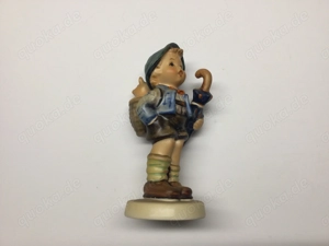 Goebel Porzellan Sammler Figur Knabe Bube mit Regenschirm 