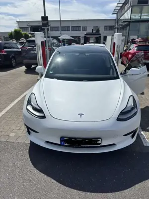 Tesla Model 3 Standard Reichweite Plus Hinterradantrieb
