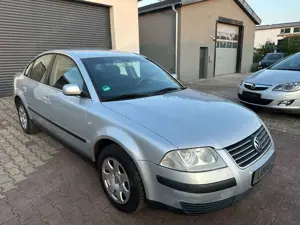 Volkswagen Passat 2.0*Klima*Sitzheizung*Scheckheft*Tüv NEU*