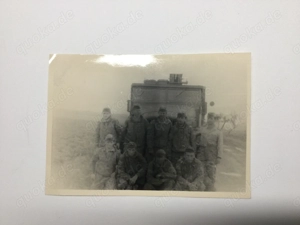 Fotografie Soldaten Deutsch vor Fahrzeug WK2 Antik