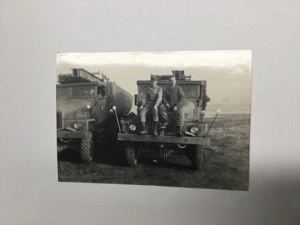 Fotografie deutsche Soldaten vor Fahrzeug Antik WK2 