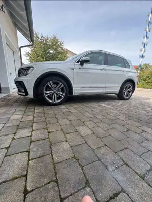 Volkswagen Tiguan Highline BMT/Start-Stopp 4Motion R-Line