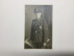 Fotografie deutscher Soldat in Uniform WK2 