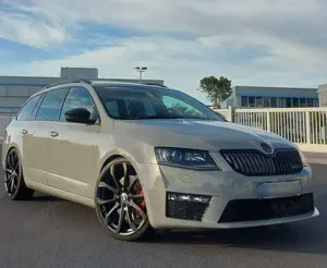 Skoda Octavia Octavia RS 4x4 DSG | Motor NEU | 8-fach bereift