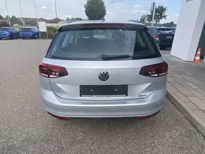 Volkswagen Passat Variant 2.0 TDI DSG 4-MOTION 17"NAVI+LED+ Bild 4 Volkswagen Passat Variant 2.0 TDI DSG 4-MOTION 17"NAVI+LED+ Bild 4