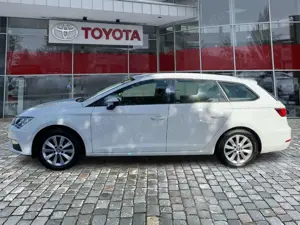 SEAT Leon 1.5 TSI ST Style wenig KM*Parksensoren v+h Bild 2