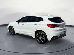 BMW X2 xDrive20i M Sport Navi Klima PDC HiFi LED Spo Bild 4