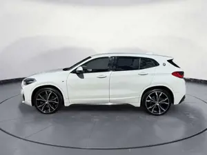 BMW X2 xDrive20i M Sport Navi Klima PDC HiFi LED Spo Bild 3