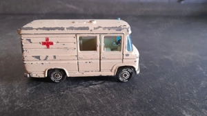 Siku Mercedes-Benz L 406 D Krankenwagen Rettungswagen Unfall-Rettung Bild 4