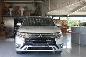 Mitsubishi Outlander Outlander Plug-in Hybrid PLUS Spirit 2.4 4WD