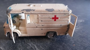 Siku Mercedes-Benz L 406 D Krankenwagen Rettungswagen Unfall-Rettung Bild 6