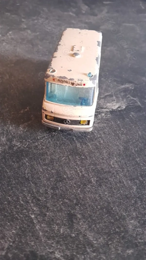 Siku Mercedes-Benz L 406 D Krankenwagen Rettungswagen Unfall-Rettung Bild 2