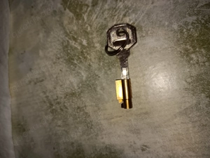 Suche eine sie die den schlüssel mit schloss.