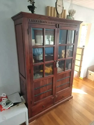 Massivholzschrank mit Schubladen und Türe