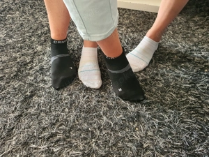 2 Intensiv & Einzigartig - Getragene Socken mit Charakter