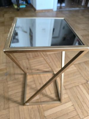 Moderner Beistelltisch   Dekopodest mit Spiegelplatte