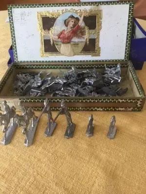 Selbstgegossene Bleifiguren aus den 1920er Jahren