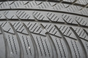 Winterreifen Bridgestone Blizzak LM 001. 205 60R16.  BMW-Felgen 6 1 2Jx16 Bild 6