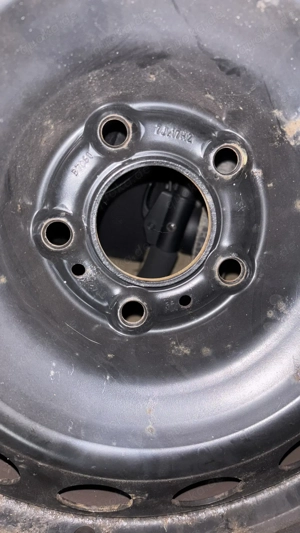 Winterkompletträder 215 65 R17 fast neu Bild 5