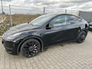 Tesla Model Y Performance Dual Motor AWD Bild 2