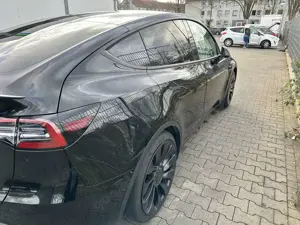 Tesla Model Y Performance Dual Motor AWD Bild 4