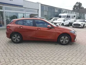 BMW 118 i Navi Kamera Sportsitze Teilleder SHZ DAB Bild 5