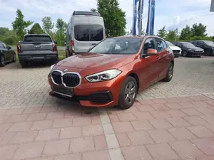 BMW 118 i Navi Kamera Sportsitze Teilleder SHZ DAB Bild 2