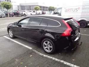 Volvo V60 Kombi 2.0 D4 Summum 1.HD*VOLLAUSSTATTUNG* Bild 4
