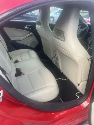 Mercedes-Benz CLA 250 CLA 250 4Matic (117.346) Bild 2