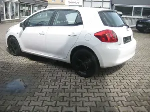 Toyota Auris 1.33 VVT-i Life Bild 2
