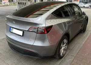 Tesla Model Y Dual Motor LR Allrad AWD Quicksilber