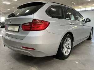 BMW 318 3 Touring 318 d BI-XENON ALU SHZ KLIMA PDC Klima Bild 4