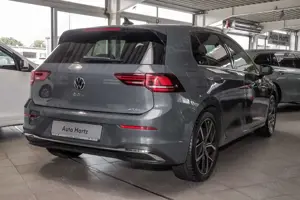 Volkswagen Golf VIII EDITION 50 1,5 l eTSI OPF 110 kW (150 PS Bild 3
