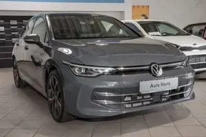 Volkswagen Golf VIII EDITION 50 1,5 l eTSI OPF 110 kW (150 PS Bild 2